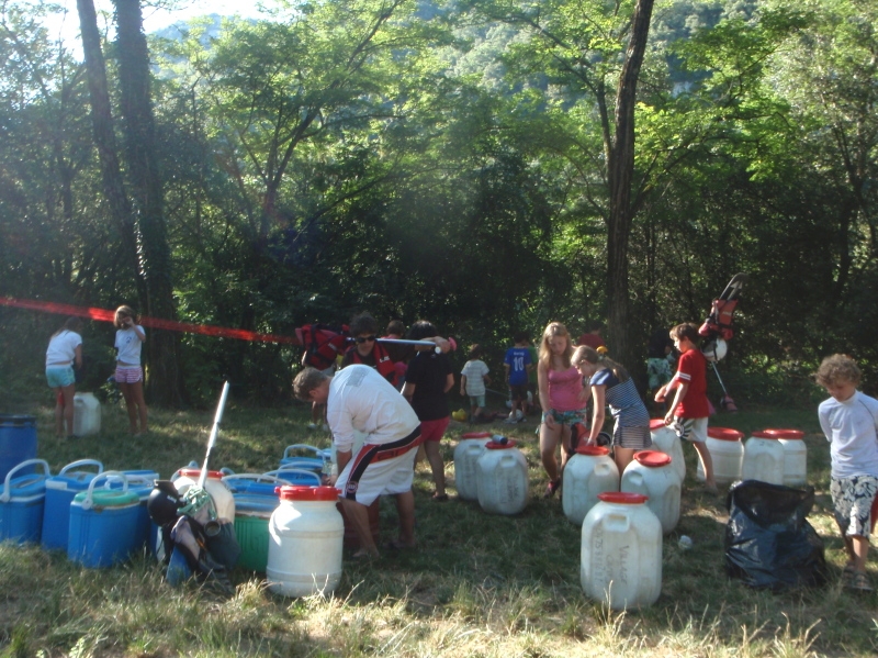 Village Camps International Summer Camp Ard&egrave;che, France 2019-07-26 https://www.villagecamps.com/journals_admin/images/23-14-Packing up the camp site.jpg